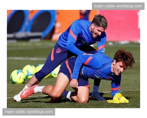 马德里社区举办业余足球战术研讨会,主题定为“如何在业余比赛中借鉴职业队的肋部配合思路”