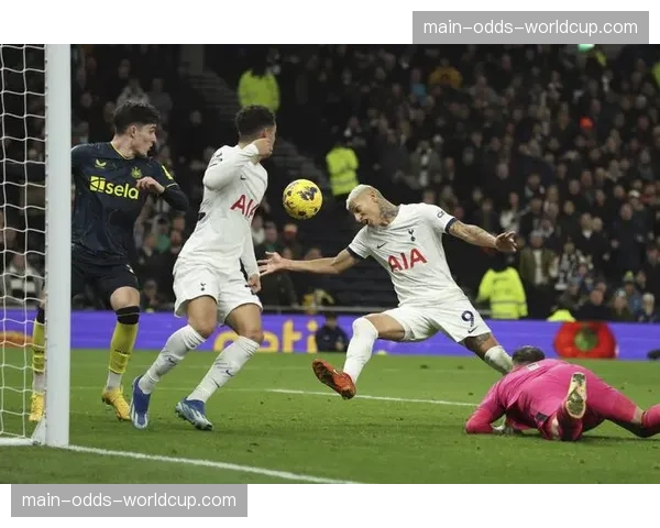 战报:纽卡斯尔2-1切尔西,客队高位压迫受挫,主队反击制胜。 战报:纽卡斯尔2-1切尔西,客队高位压迫受挫,主队反击制胜。